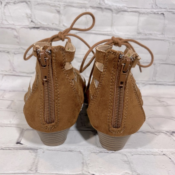 EXPRESS Women's Tan Lace Up Gladiator Sandals Faux Suede-7 - Picture 4 of 6